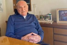 Photo of Anziano di 91 anni cede la sua dose di vaccino alla mamma di un disabile: “Non sono un eroe”, si schernisce con modestia