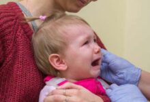 Photo of I nonni fanno i buchi alle orecchie alla nipotina senza chiedere il permesso: i genitori vietano loro di vedere la bambina